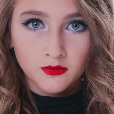 Alexandra, jolie mannequin teen hongroise