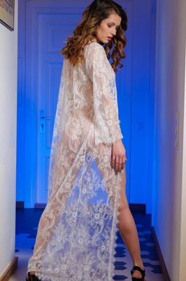 CharmModels ---Josie Pretty Babe con un vestido transparente