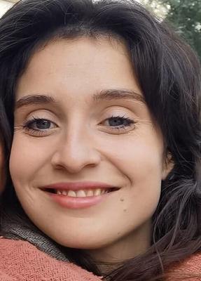 Cute brunette (NN)