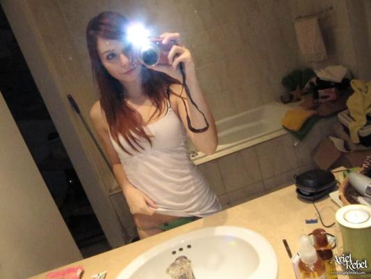 Noch mehr sexy Selfies von Ariel