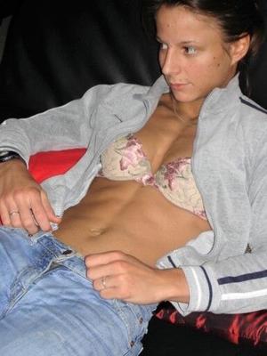 SARAH DE HERDT UNDRESSING