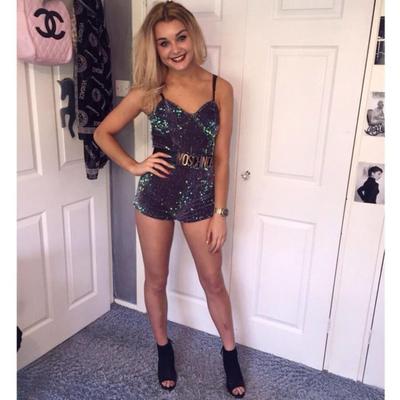 Abigail - La sexy zorra de Instagram quiere que te corras sobre su cuerpo