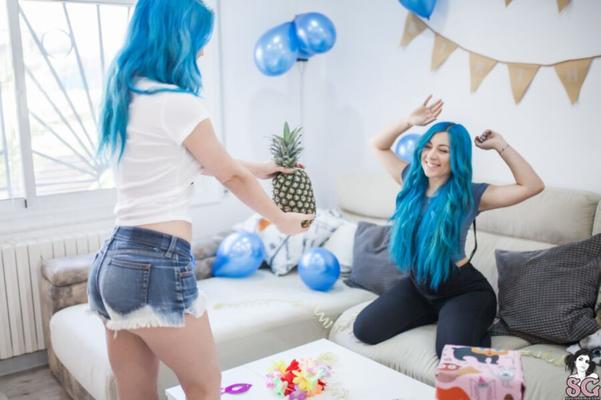 Suicide Girls - Mhere - Feli Aniversari