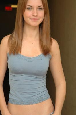 Amy – Graues Cami und Jeans