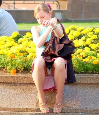 Upskirt viewing