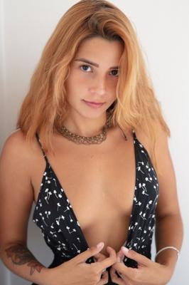 Agatha Vega - Siempre feliz