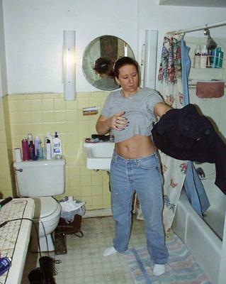 Karen prend un bain