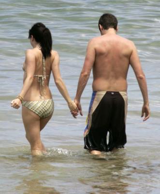Alyson Hannigan little bikini gets wet