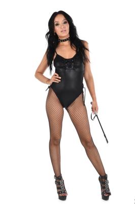 Asia Vargas -- Filets et fouets