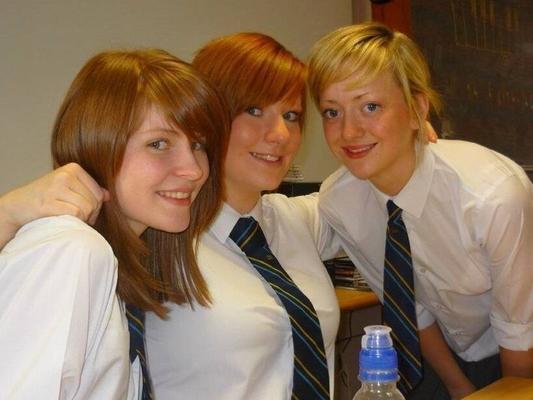 Filles en uniforme