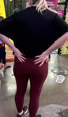 Urban Air Sighting - Tall Blonde MILF w/Burgundy Leggings