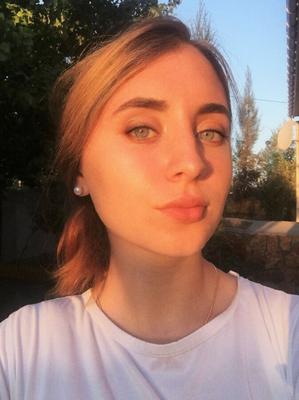 Milf ucraniana VSCO muestra grandes tetas y coño