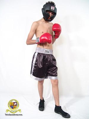 Boxerjunge posiert für uns