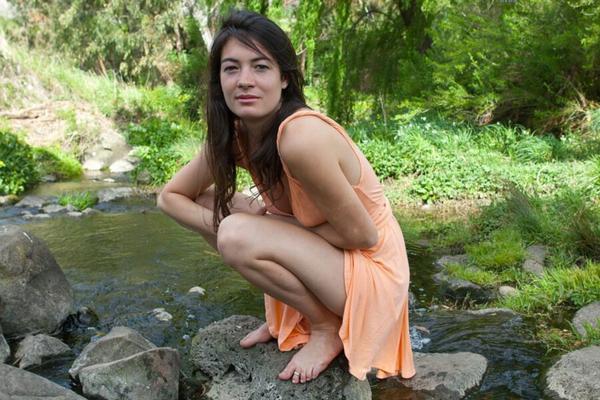 GirlsOutWest Claire - Photos nues dans une rivière