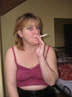 June fumando ropa caliente pero sexy
