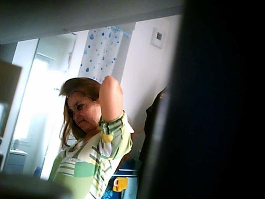MA BELLE FILLE PREND SA DOUCHE
