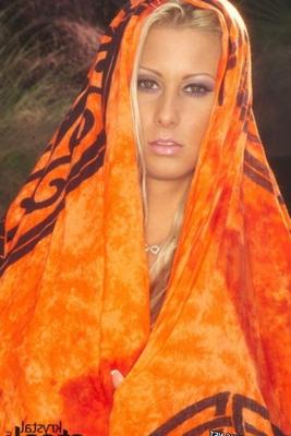 Krystal Steal diosa rubia va a nadar
