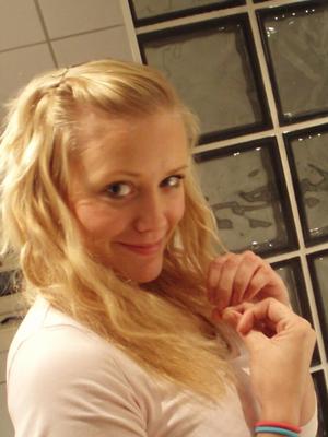 ノルウェーのヘレンのセクシーなポーズ