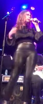 cantante caliente