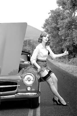 Blanco y Negro - Solteros - Coche moderno