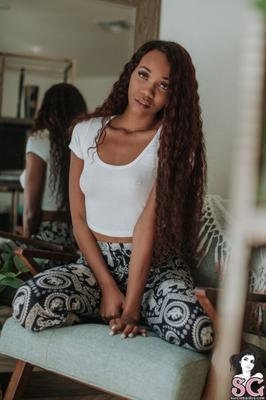 Naomikittyxo - Hazel