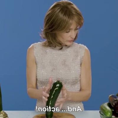 Gillian Anderson, hottest masturbation teacher ever, Sex Ed BTS