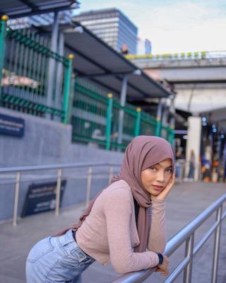 hijabi fitgirl caliente