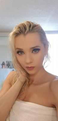 Renata J - キスしたくなるような顔