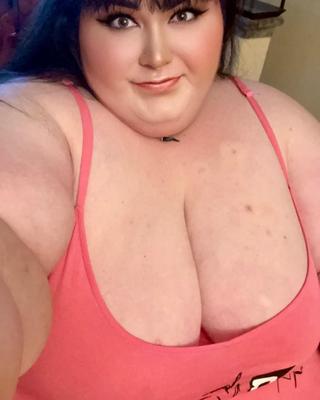 «bigcutie.steph» сексуальная жиробасина с большой, широкой и толстой задницей;