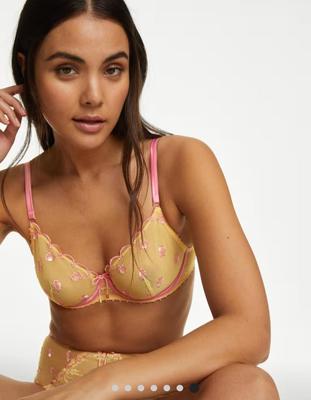 Love this lingerie model 