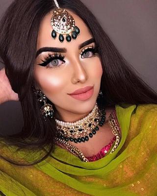 セクシーなパキスタンインド人形の非ヌード