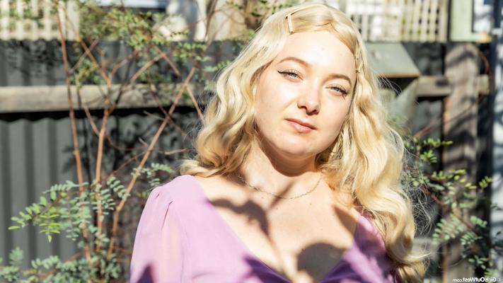 GirlsOutWest ベラ D バックヤード 写真 写真 px (5 月)