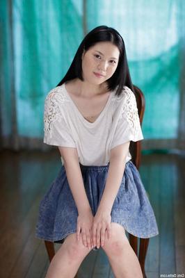 日本のヌードモデルミオンアカザキ
