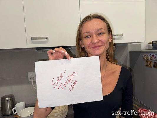 Zierliche Milf Lady Milli（）Aus Frankfurt