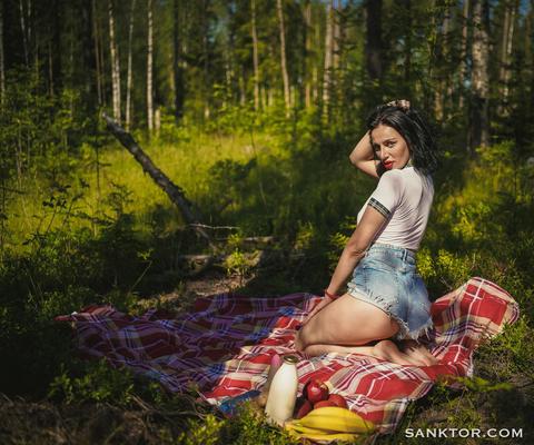 Sktor Afina Kisser nackte Sexwife masturbiert