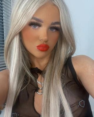 Лотосовый сексуализированный британская шлюха Чава!
