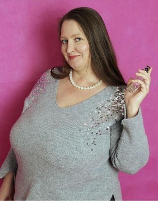 Sweatermeat Stars: ladies with shy tits!