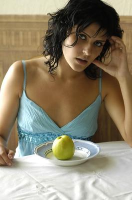 Slastyonoff Anna An apple   ,