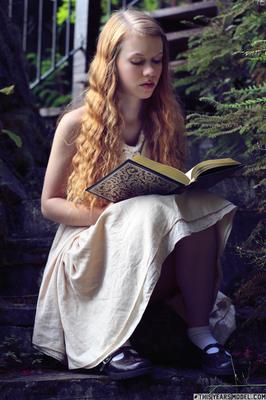 Dolly Blonde bookwornm