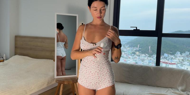 Brunette milking tits