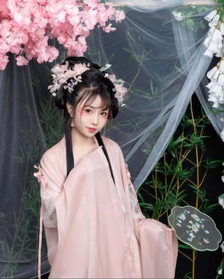 Pretty Chinese Courtesan Undress