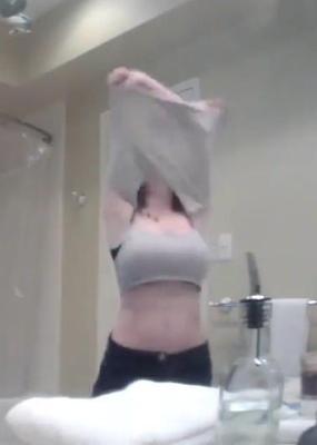 Cam en el baño de mi mejor amiga hermana