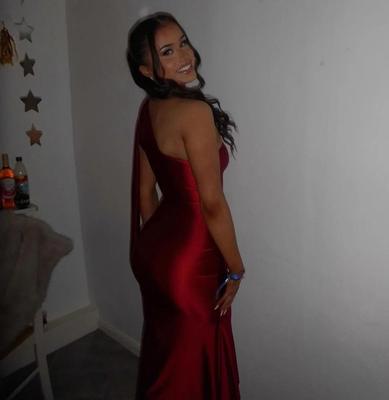 Girls in Red 