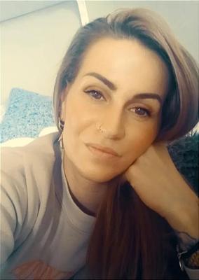 A alemã Theresa L. está pronta para tributos!