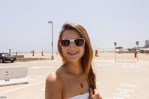 Alex Mae invisível em Annenberg