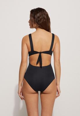 Cadelas russas em trajes de banho de uma peça pt.