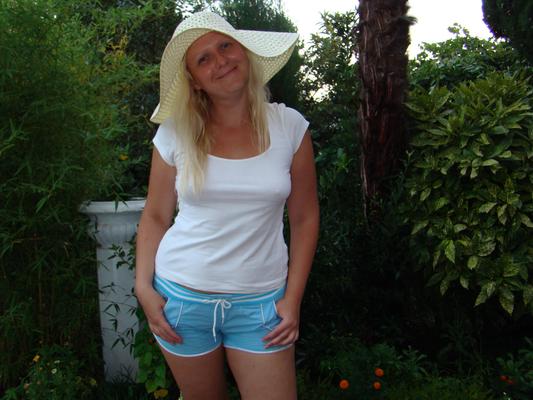 Hot shorts braless and pokies